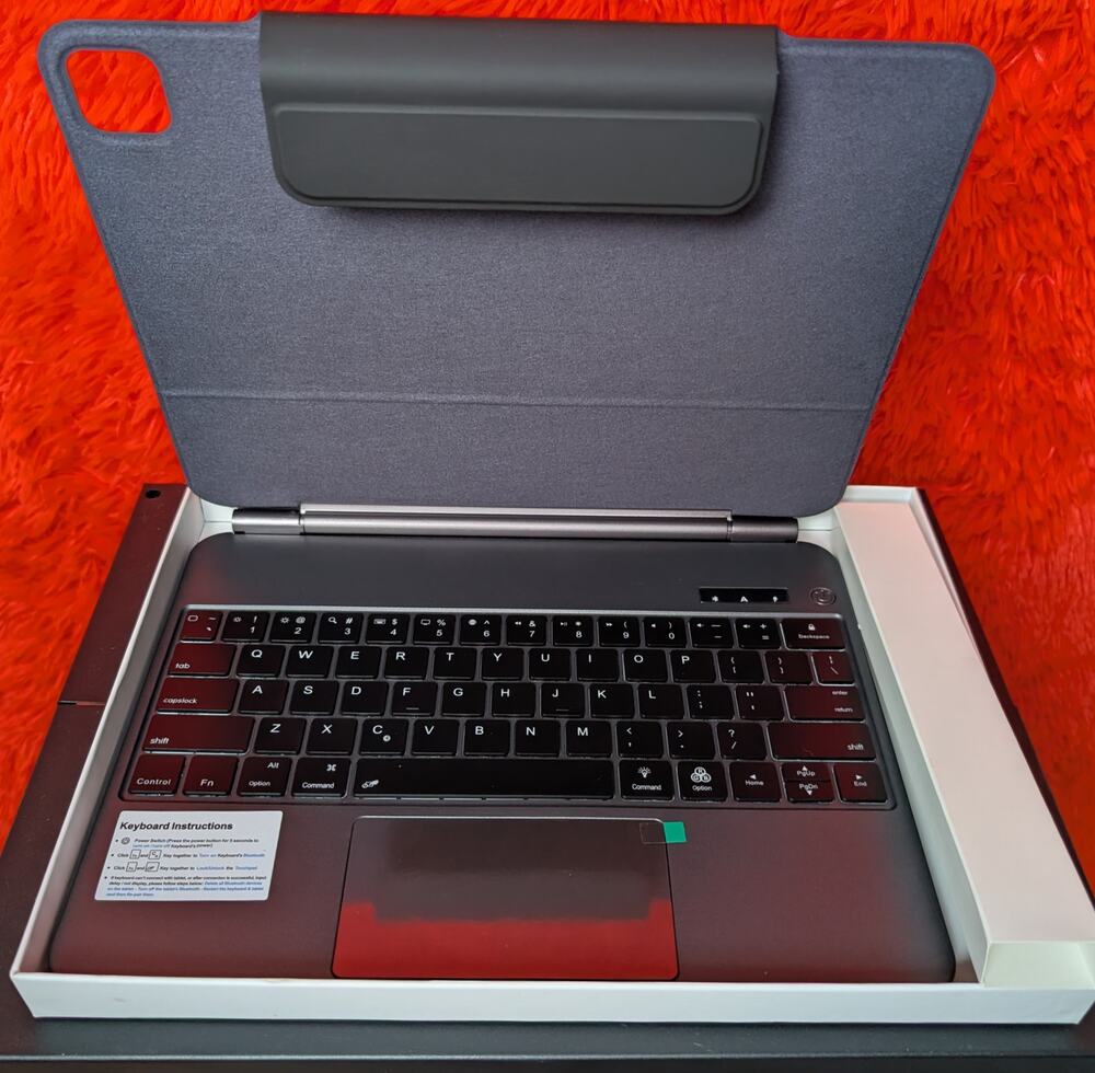 NWT Magic Style Keyboard Case for iPad Pro 13-inch (M5 2025/M4 2024)